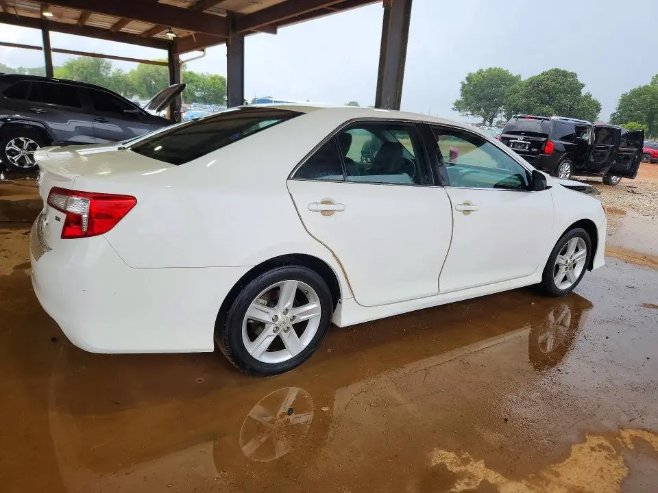 2014 TOYOTA CAMRY SE  