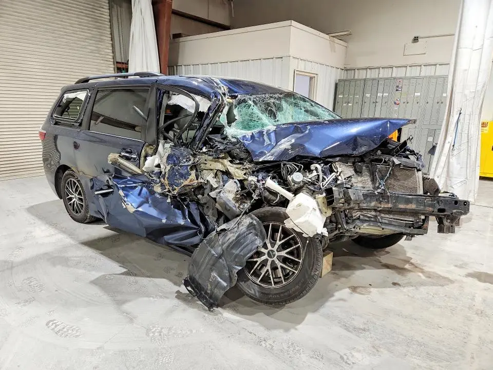 2019 TOYOTA SIENNA XLE 8-PASSENGER  