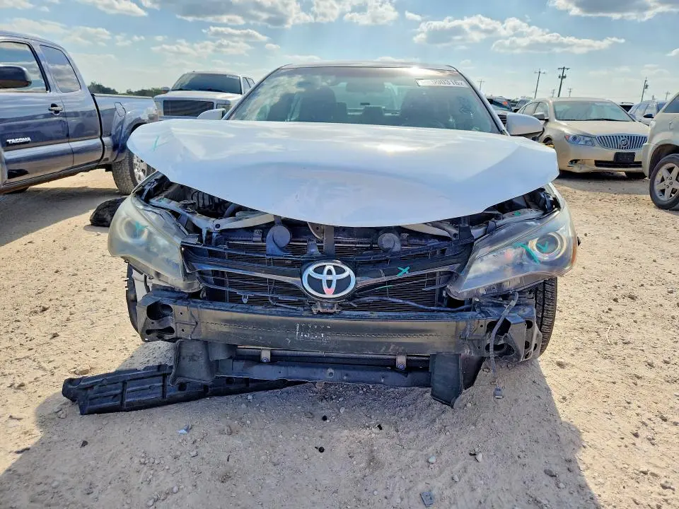2015 TOYOTA CAMRY SE  