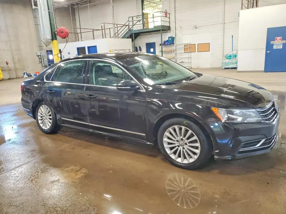 2016 VOLKSWAGEN PASSAT SE  