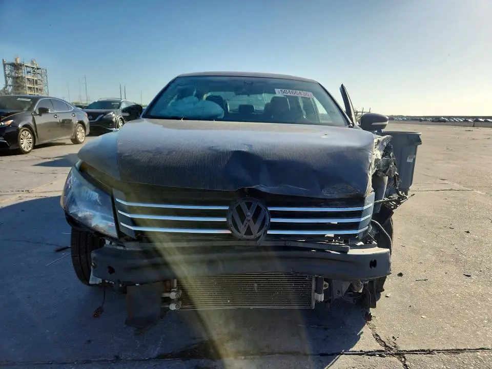 2015 VOLKSWAGEN PASSAT SE  