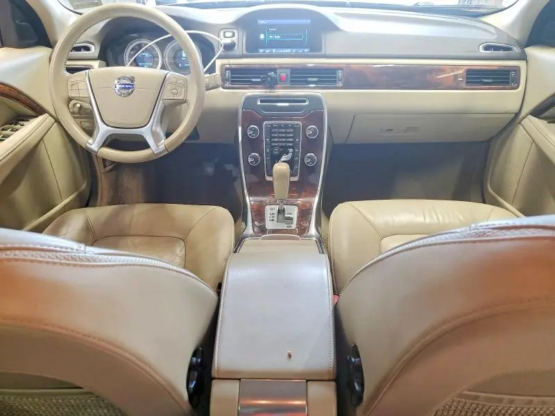 2012 VOLVO XC70 3.2  