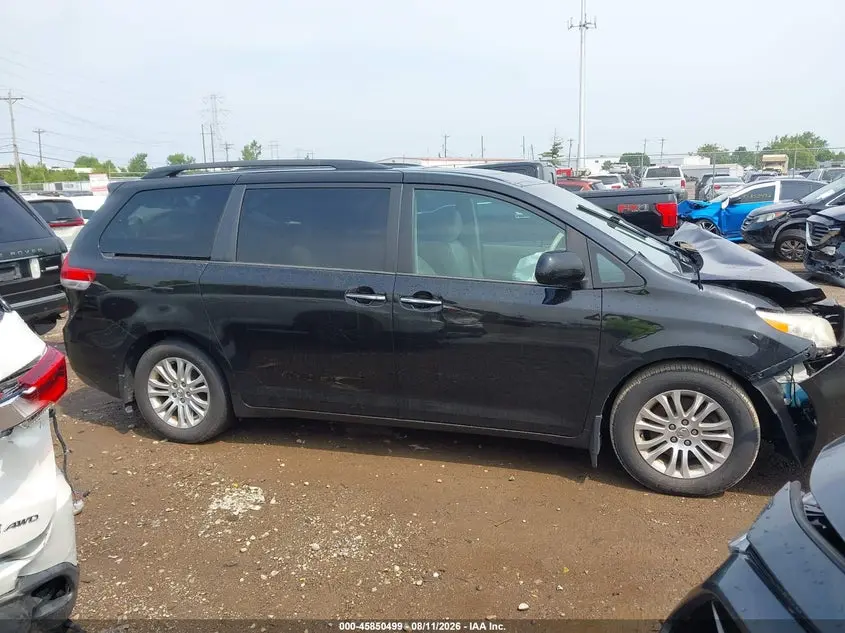 2013 TOYOTA SIENNA XLE V6 8 PASSENGER