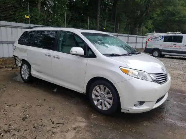 2013 TOYOTA SIENNA XLE  