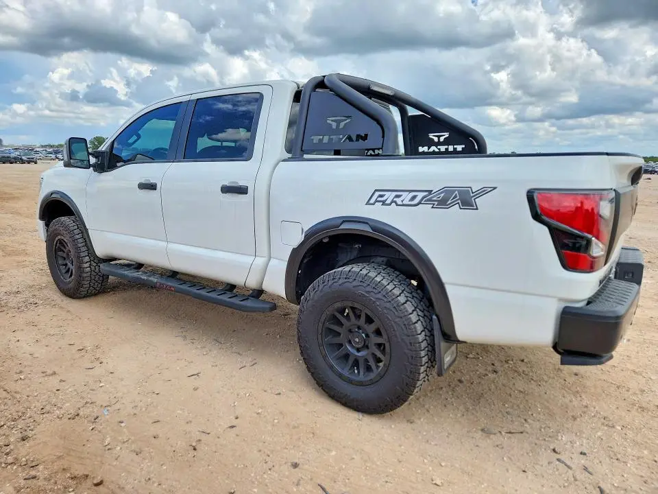 2024 NISSAN TITAN PRO-4X  