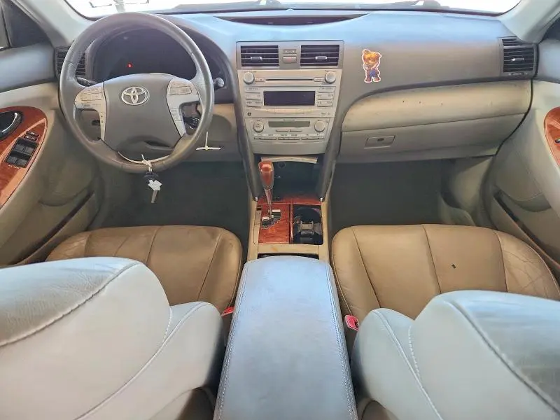 2011 TOYOTA CAMRY XLE  