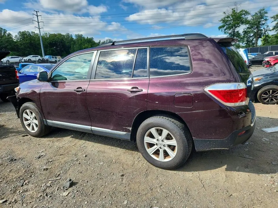 2012 TOYOTA HIGHLANDER SE  