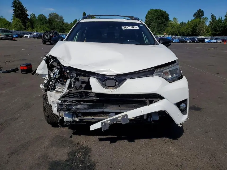 2016 TOYOTA RAV4 SE  