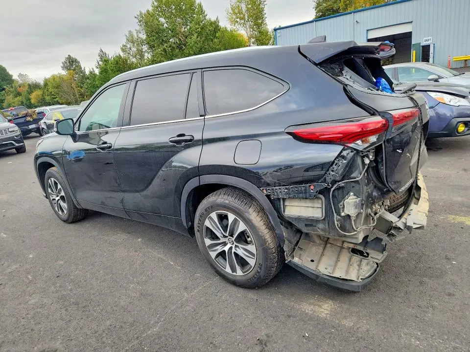 2021 TOYOTA HIGHLANDER XLE  