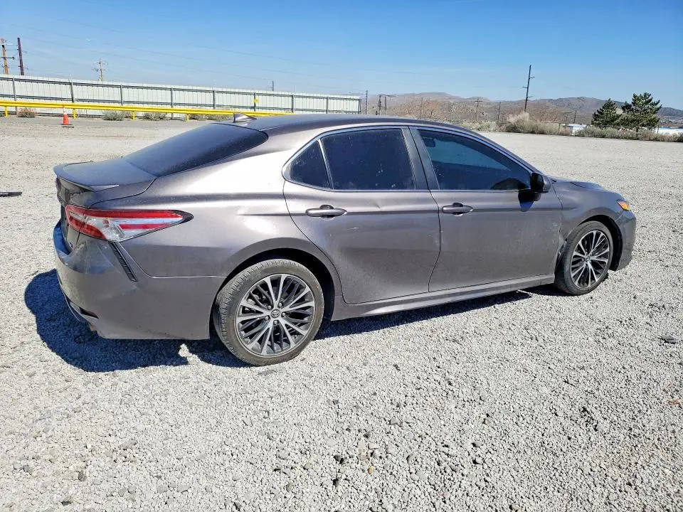 2019 TOYOTA CAMRY SE  