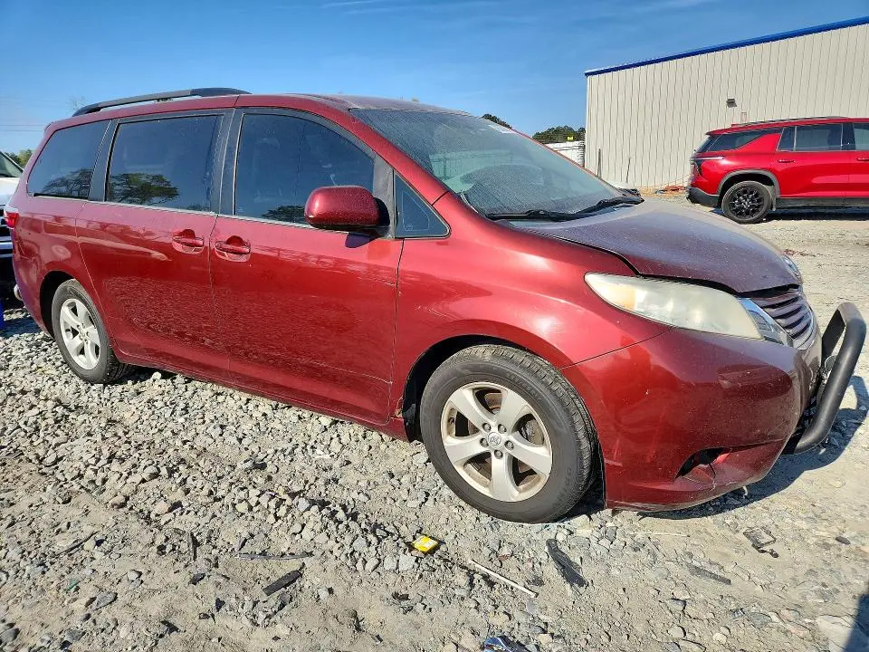 2015 TOYOTA SIENNA LE 8-PASSENGER  