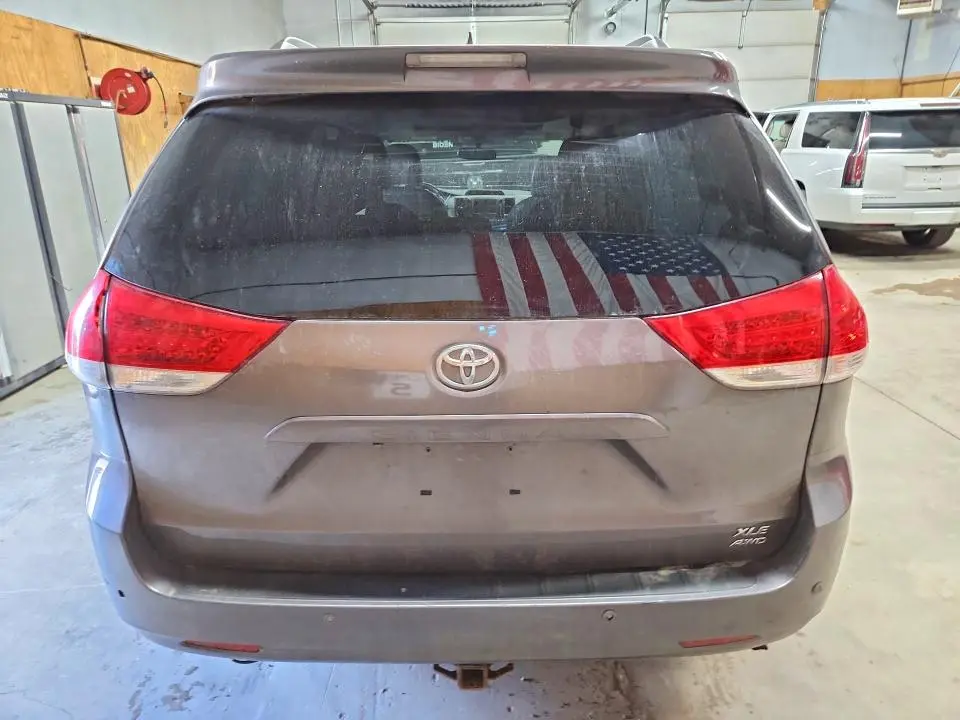 2011 TOYOTA SIENNA XLE 7-PASSENGER  