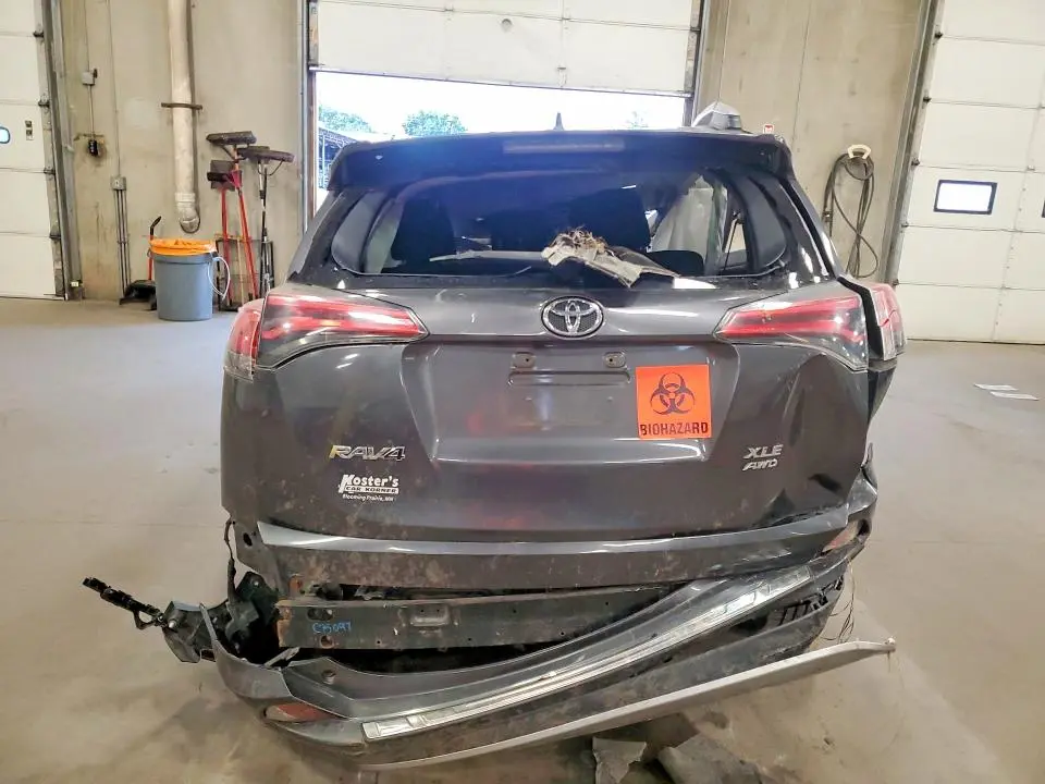 2017 TOYOTA RAV4 XLE  