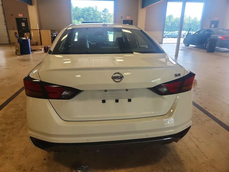 2022 NISSAN ALTIMA SR  