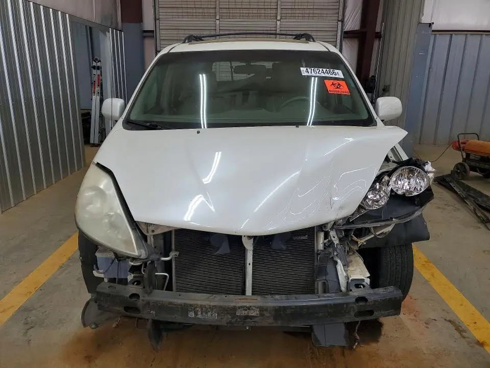 2010 TOYOTA SIENNA XLE  