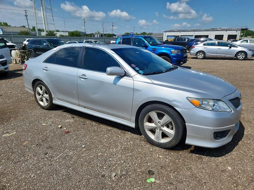 2011 TOYOTA CAMRY SE  