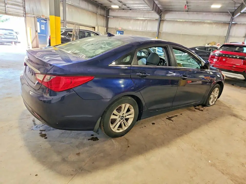 2012 HYUNDAI SONATA GLS  