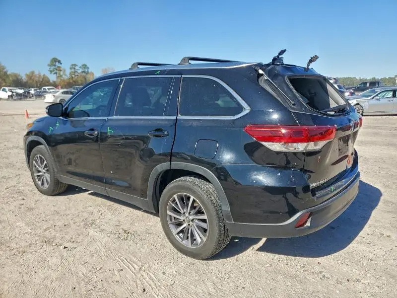 2019 TOYOTA HIGHLANDER SE  