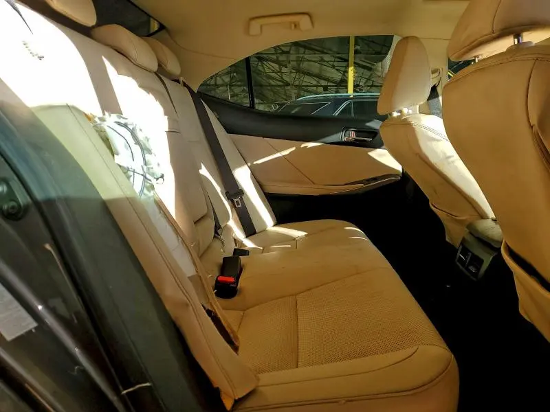 2016 LEXUS IS 200T  