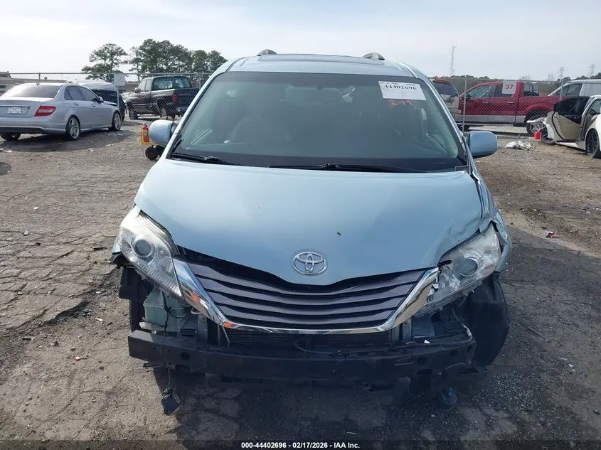 2015 TOYOTA SIENNA XLE 8 PASSENGER
