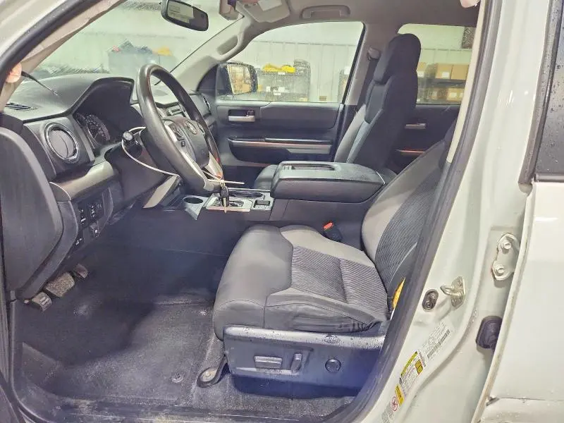 2017 TOYOTA TUNDRA CREWMAX SR5  