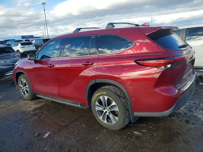 2022 TOYOTA HIGHLANDER XLE  