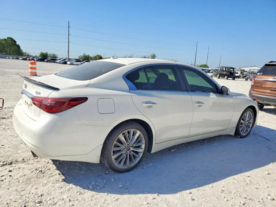 2021 INFINITI Q50 LUXE  