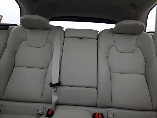 2023 VOLVO XC60 PLUS  
