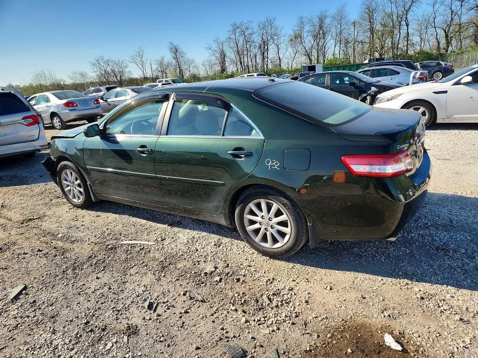 2011 TOYOTA CAMRY XLE V6  