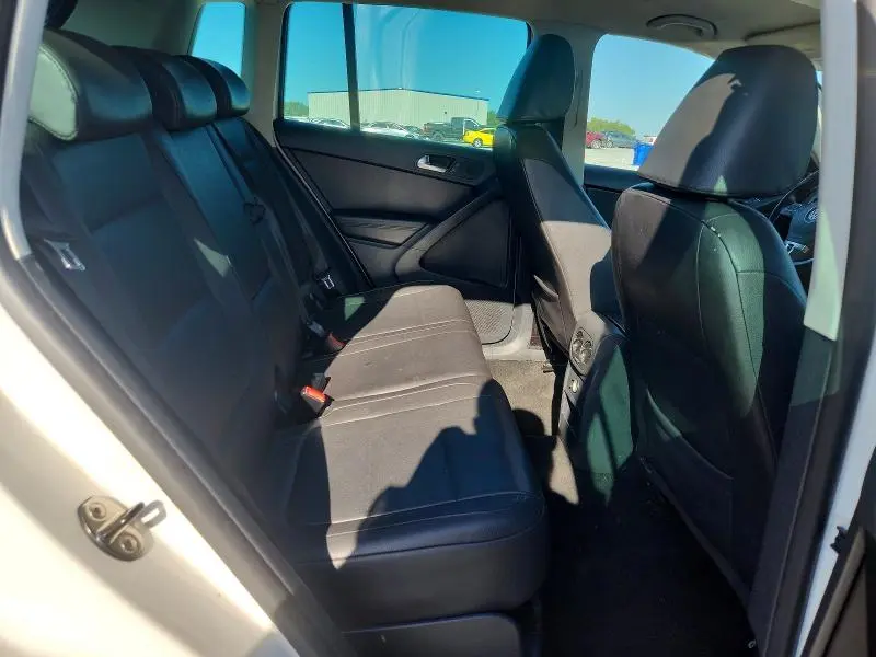 2011 VOLKSWAGEN TIGUAN S  