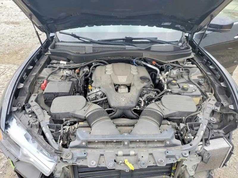 2022 MASERATI LEVANTE BASE  