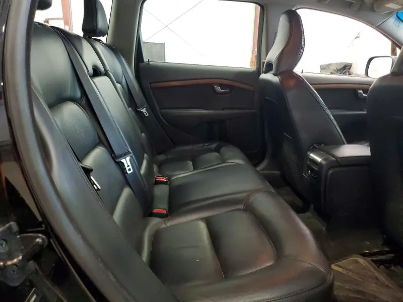 2011 VOLVO XC70 3.2  