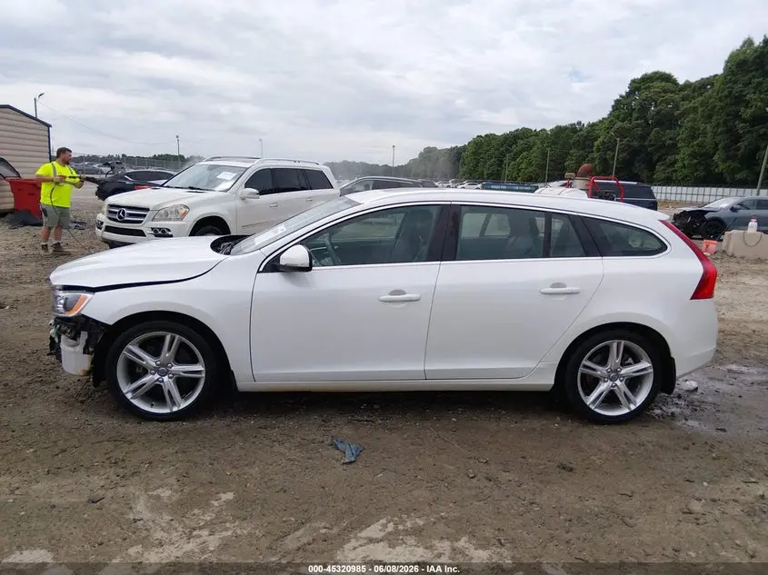 2016 VOLVO V60 T5 PLATINUM