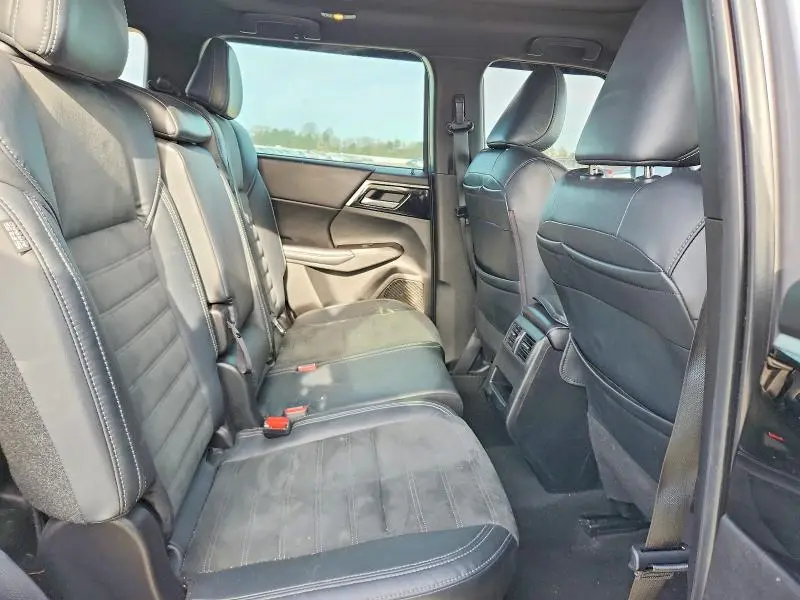 2022 MITSUBISHI OUTLANDER SE  