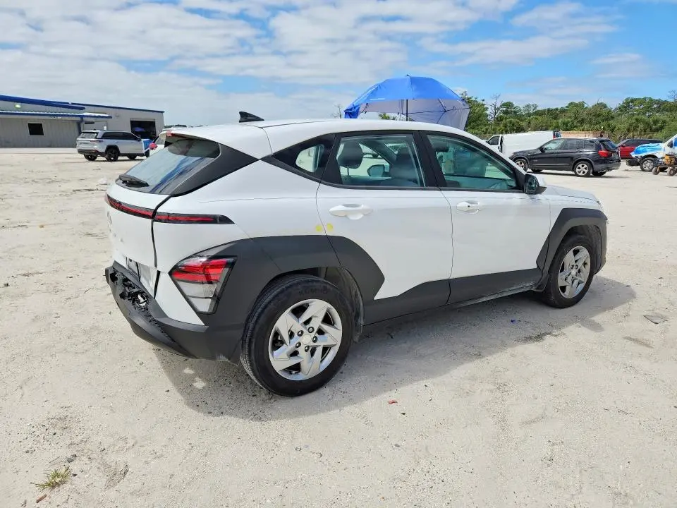 2024 HYUNDAI KONA SE  