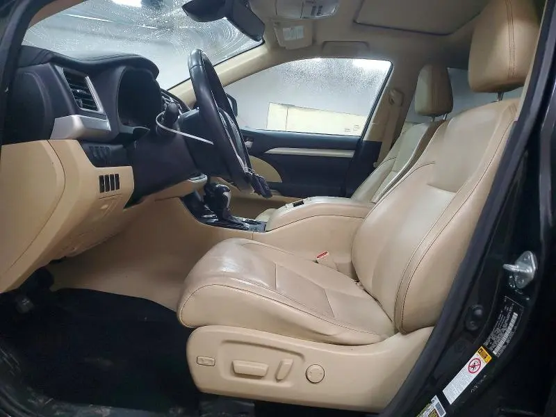 2017 TOYOTA HIGHLANDER SE  