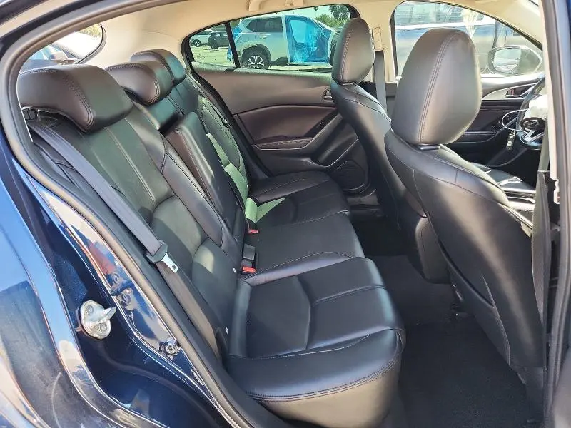2018 MAZDA 3 TOURING  