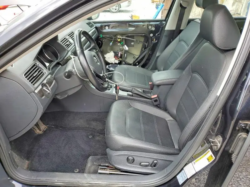 2017 VOLKSWAGEN PASSAT SE  