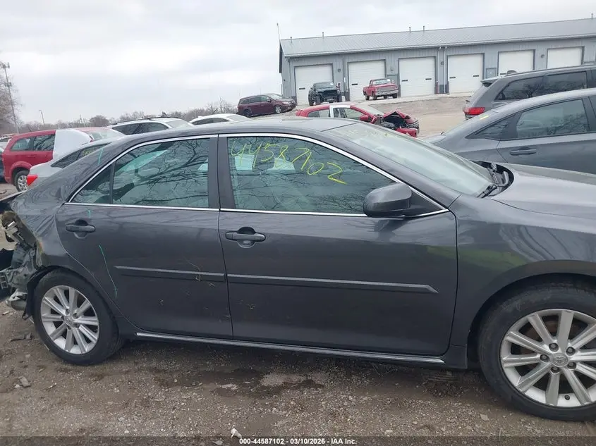 2013 TOYOTA CAMRY XLE V6