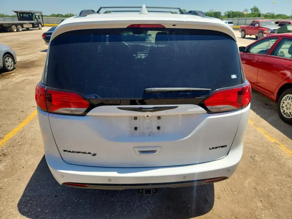 2019 CHRYSLER PACIFICA LIMITED  