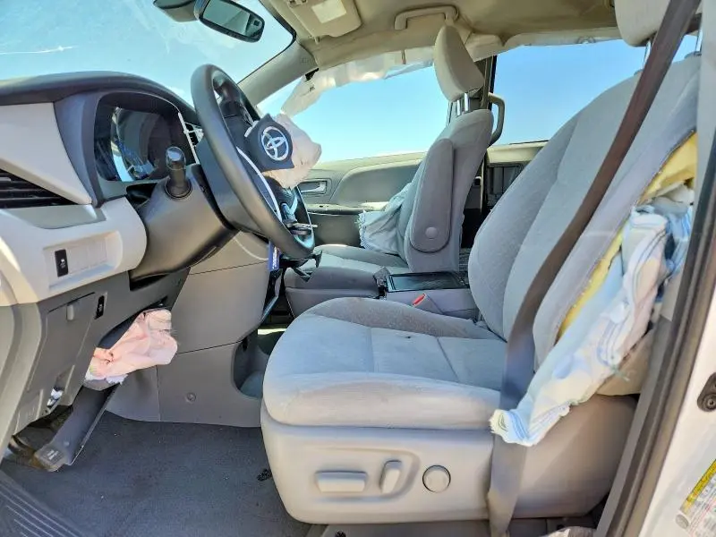 2020 TOYOTA SIENNA LE  