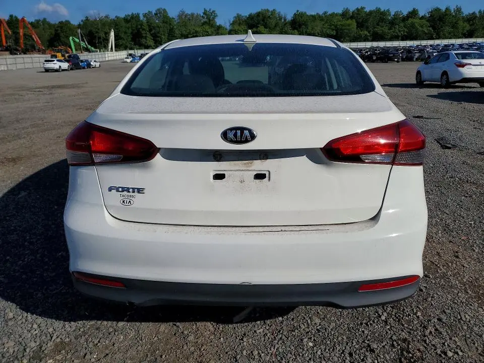 2018 KIA FORTE LX  