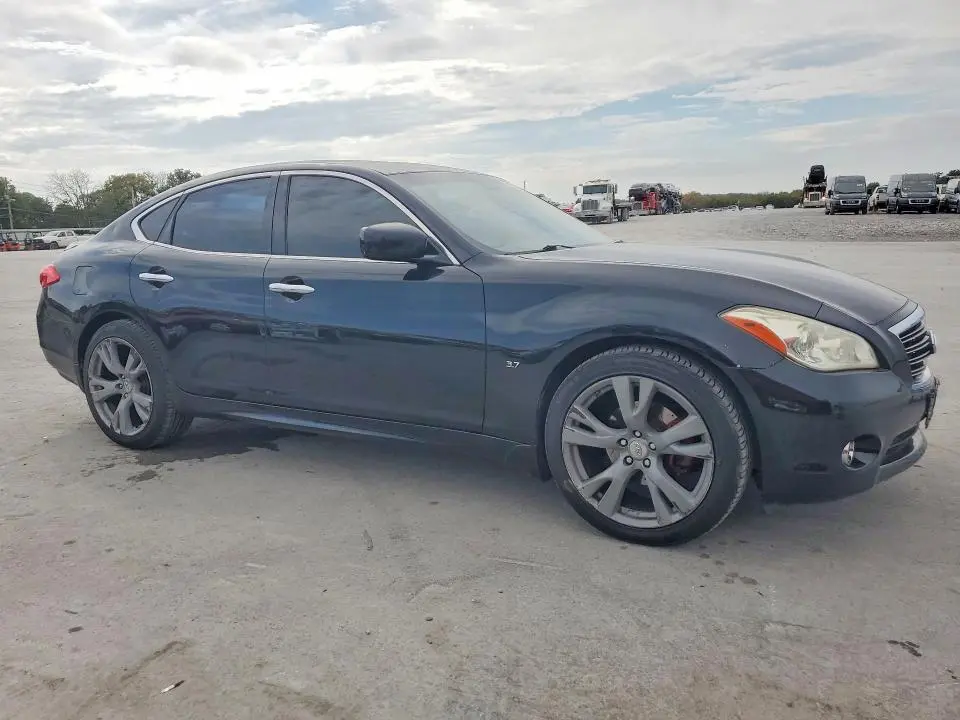 2014 INFINITI Q70 3.7  