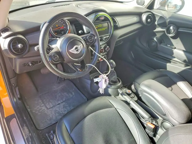2017 MINI COOPER   