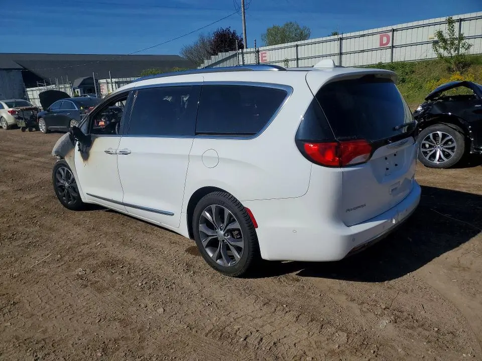 2017 CHRYSLER PACIFICA LIMITED  