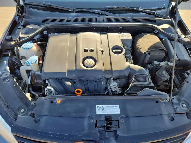 2011 VOLKSWAGEN JETTA SE  