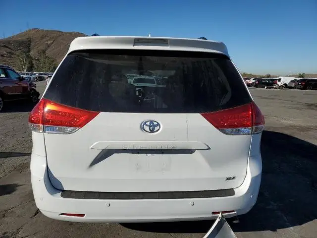 2014 TOYOTA SIENNA XLE  