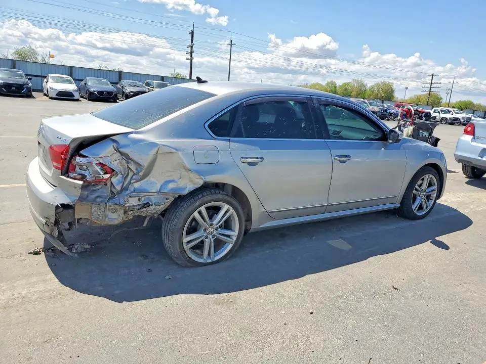 2013 VOLKSWAGEN PASSAT   