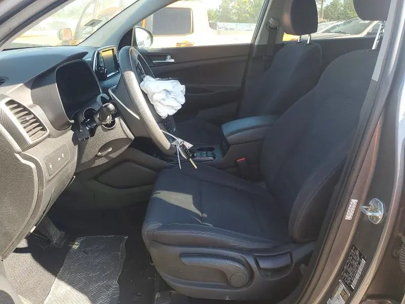 2021 HYUNDAI TUCSON SE  
