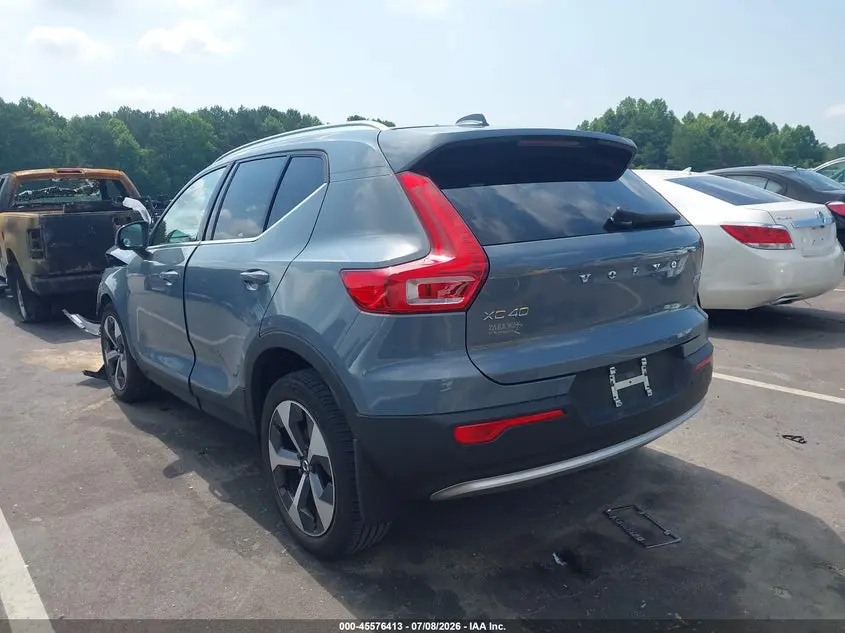 2023 VOLVO XC40 B5 PLUS BRIGHT THEME